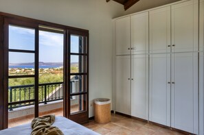 4 bedrooms, in-room safe, desk, iron/ironing board - Cozy Villa with excellent view in Sitia Crete  (Sitia)