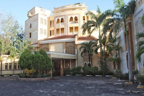 Exterior - Lux Suites Shanzu Oceanfront Apartments (Mombasa)