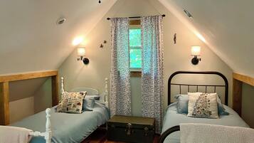 2 camere, una scrivania, ferro/asse da stiro, culla da viaggio