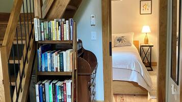 2 bedrooms, desk, iron/ironing board, travel crib