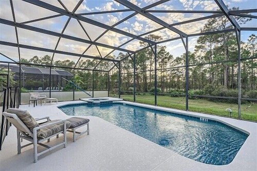 Spacious, Family Friendly home with Pool, Spa & Games. Minutes from Disney!