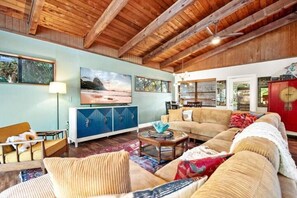 Smart TV, books - Mid-mod, boho home w/ a pool! (St. Augustine)