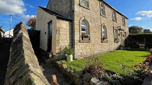 Apartment | Exterior - Lancaster 1 bed Cottage Apartment- M6 - Lancs Uni (Lancaster)
