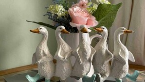 A sculpture of four ducks with boots, placed on a white pedestal. - Lancaster 1 bed Cottage Apartment- M6 - Lancs Uni (Lancaster)