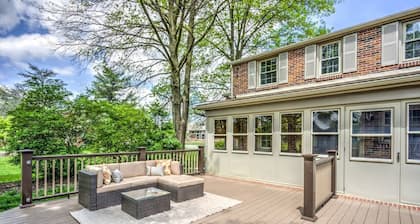 East Main Lounge in Mount Joy 5 min to Spooky Nook Sports