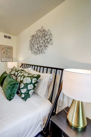 3 bedrooms, in-room safe, desk, iron/ironing board
