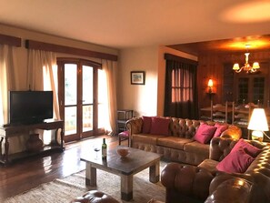Villa básica | Zona de estar | Una televisión