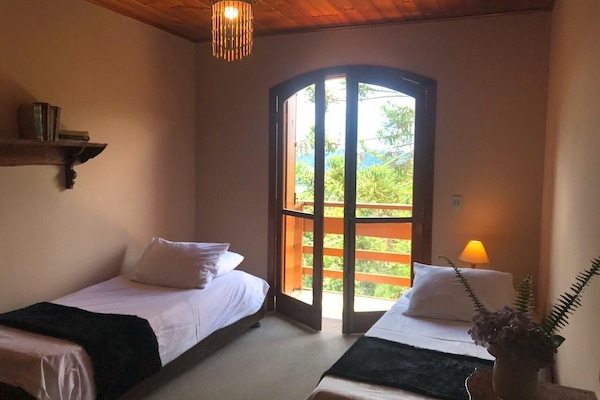 4 bilik tidur, meja, Wi-fi percuma