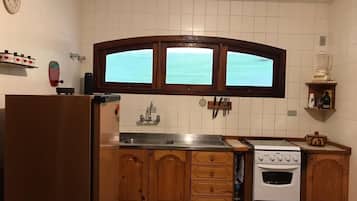 Cookware/dishes/utensils