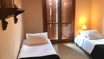 Vila básica | 4 quartos, escrivaninha, Wi-Fi de cortesia