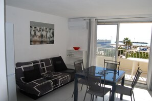 Smart TV - Appart 4 Personnes, vue Mer, 50 m de la Plage, 800 m du Port et Centre Ville (Valras-Plage)