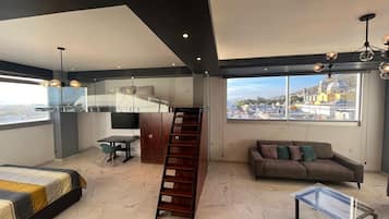 Suite Deluxe | 1 habitación, tabla de planchar con plancha, wifi gratis y ropa de cama