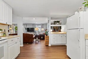 Interior - Bruneau Bungalow Side B (Kennewick)