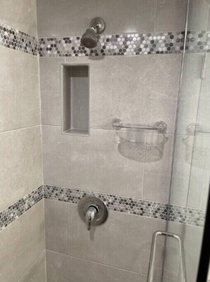 Shower, hair dryer, towels, toilet paper - Sun, Sand & Sea at Coral Beach! (Freeport)