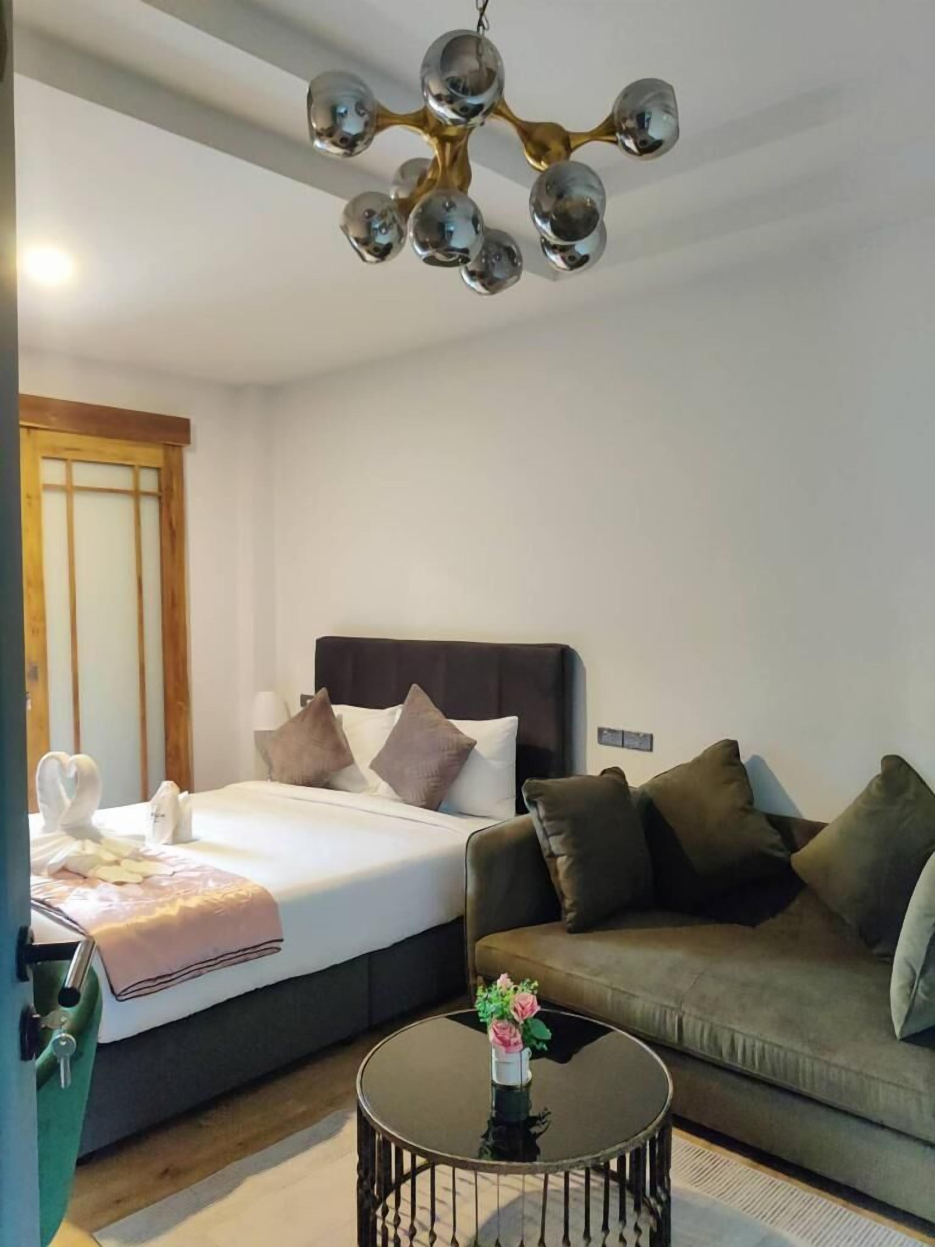 基础双人房 | 特色装修、特色家居、办公桌、隔音