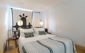 3 bedrooms, desk, iron/ironing board, free WiFi - Le Bosquet - Maison de Charme Dans un Parc en Plein Coeur de Village (Saint julien en Born)