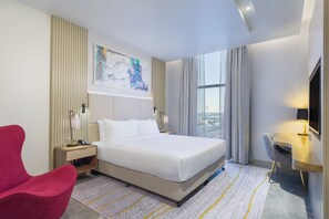 Suite – deluxe | Safe på rommet, skrivebord og skrivebord for bærbar PC