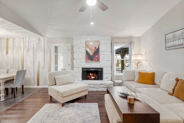 TV, fireplace