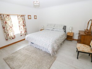 2 quartos, individualmente decorados, individualmente mobiliados