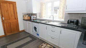 Refrigerador, lavavajillas, tetera eléctrica y tostadora