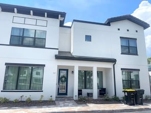 Exterior - Luxurious 4-Bedroom, 3.5-Bath Retreat Near Orlando's Best Attractions (Davenport)