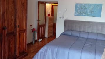 1 Schlafzimmer, Bügeleisen/Bügelbrett, Reisekinderbett, Bettwäsche