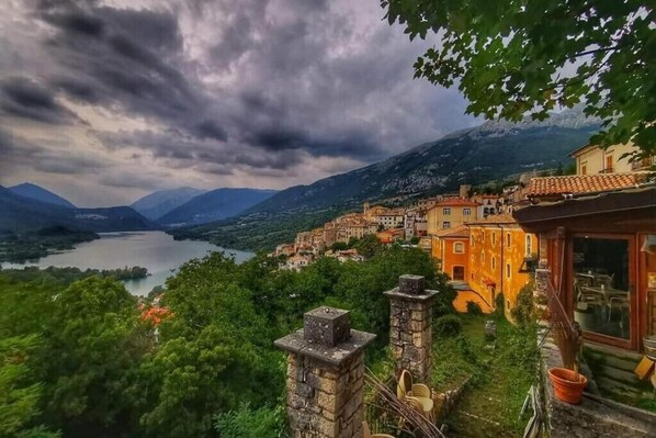 Property grounds - Angie Cottage (Barrea)