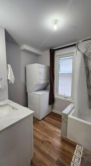 Dusche, Handtücher, Toilettenpapier