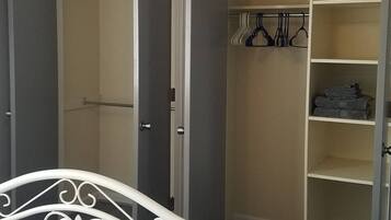 1 chambre, fer et planche Ă repasser, Wi-Fi, draps fournis