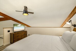 1 habitación, tabla de planchar con plancha y cuna de viaje 