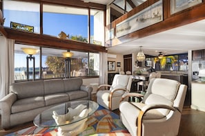 Smart TV, fireplace, DVD player, books - Enjoy the best of Cedar Key with the walkable waterfront (Cedar Key)