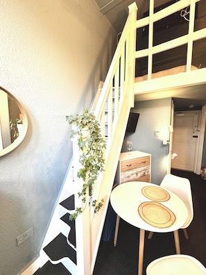 Split Level Double Studio | Ilmainen Wi-Fi