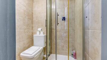 Double Room | Bathroom | Shower, hair dryer, towels