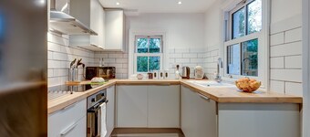 Henley Street Townhouse | Oxford Holiday Let | 3 Beds & Sleeps 6