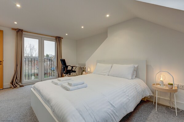 3 bedrooms, desk, iron/ironing board, WiFi