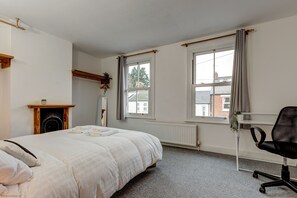 3 bedrooms, desk, iron/ironing board, WiFi