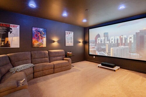 Private Entrance Movie Theater Stay New Build 2023