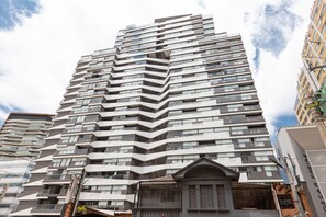 Front of property - VNO - Oscar Freire Studios on Subway (São Paulo)