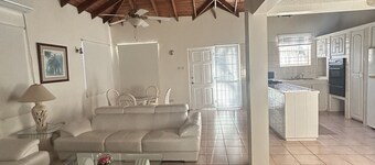 PÀRIS Waterfront Cottage