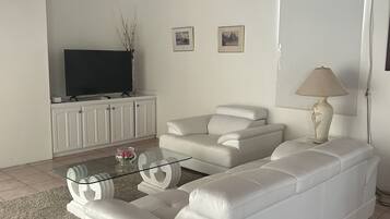 Smart TV, table tennis