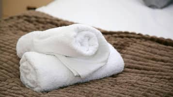Rumah | Fasilitas kamar mandi | Shower, pengering rambut,  dan handuk