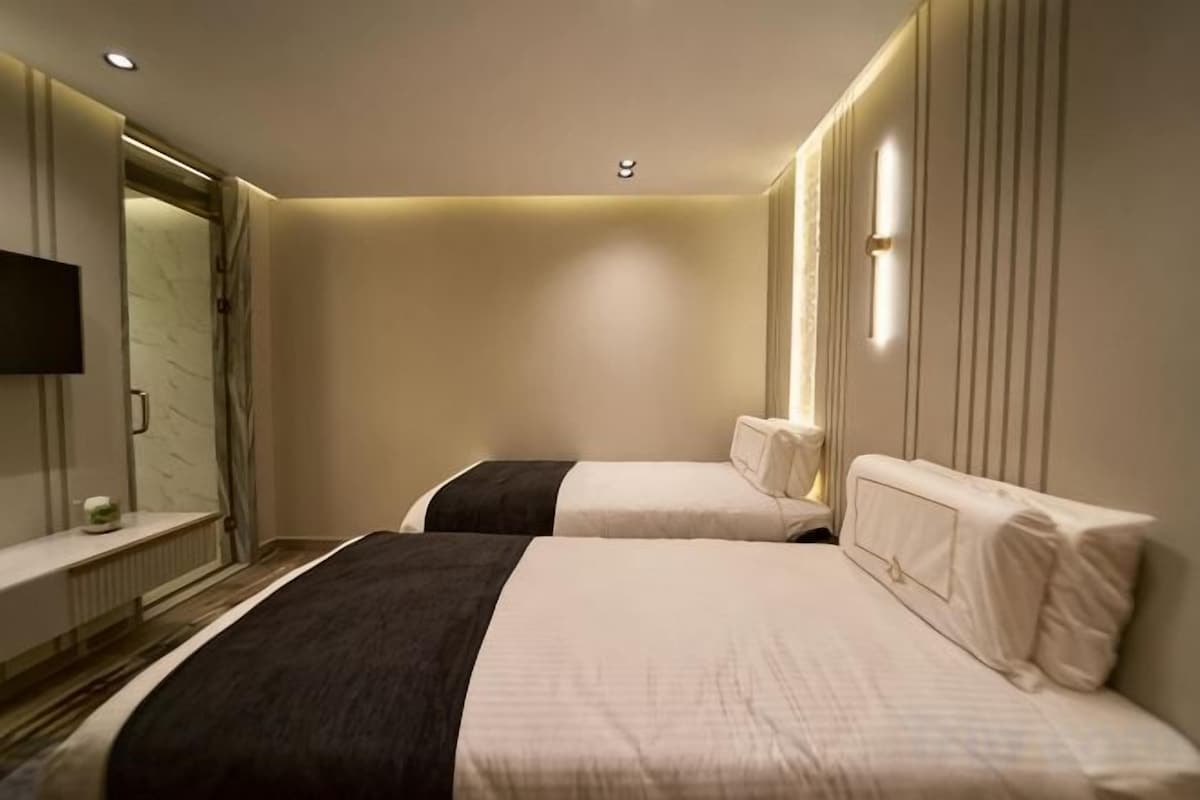 Soundproofing, WiFi (free), bed sheets