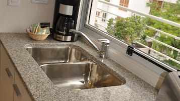 微波爐、焗爐、咖啡機/沖茶器、電熱水壺