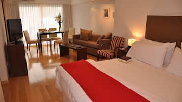 1 chambre, coffres-forts dans les chambres, fer et planche à repasser