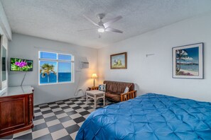 2 chambres, bureau, fer et planche à repasser, lit parapluie