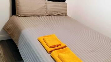 1 slaapkamer, een strijkplank/strijkijzer, gratis wifi