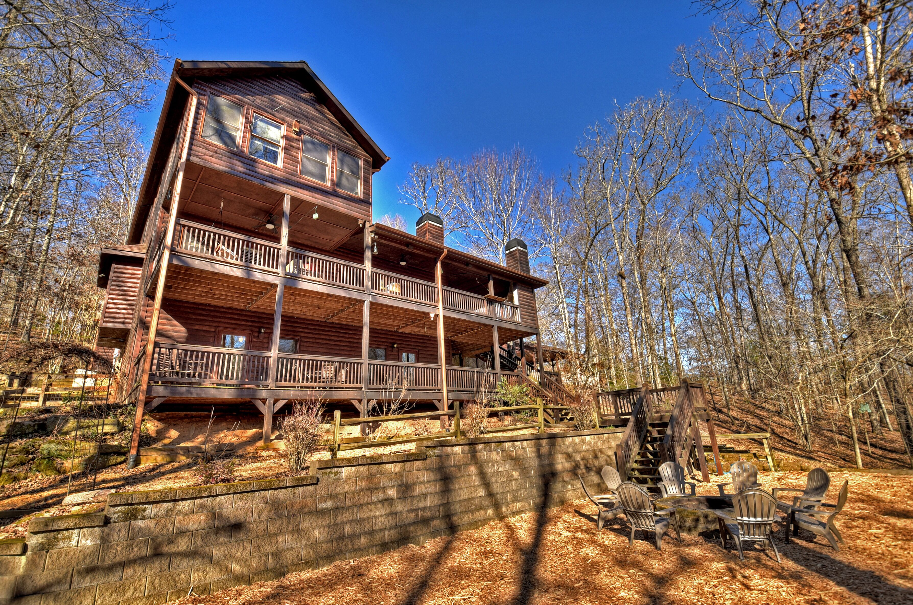 New! Pet-friendly, and creekfront in the gorgeous GA mountains.