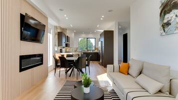 Smart TV, fireplace, table tennis