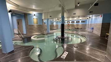 Piscine intérieure
