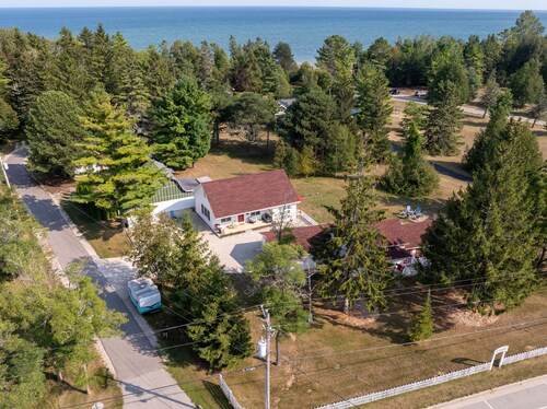 Charming Door County cottage steps from Lake Michigan Beach in Jacksonport WI